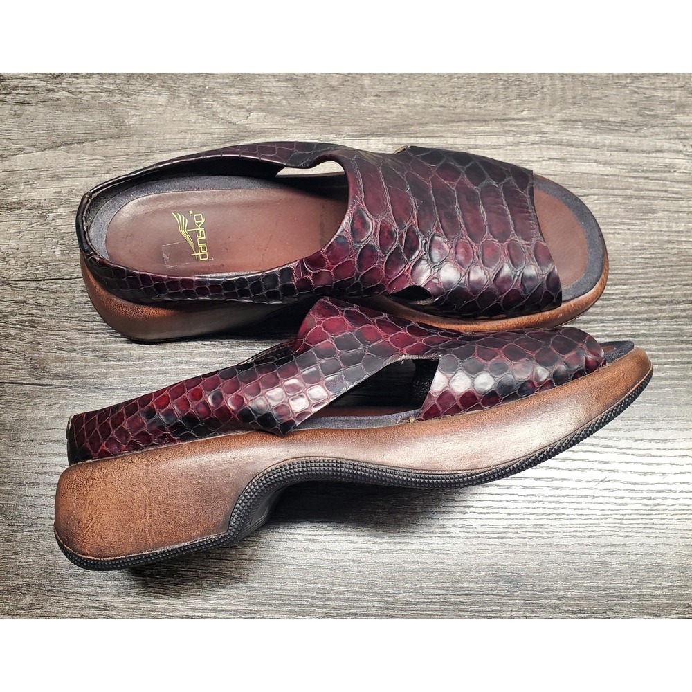 Dansko Women's EU 39 Crocodile Embossed Leather Clog Mule Sandals Wine Brown EUC